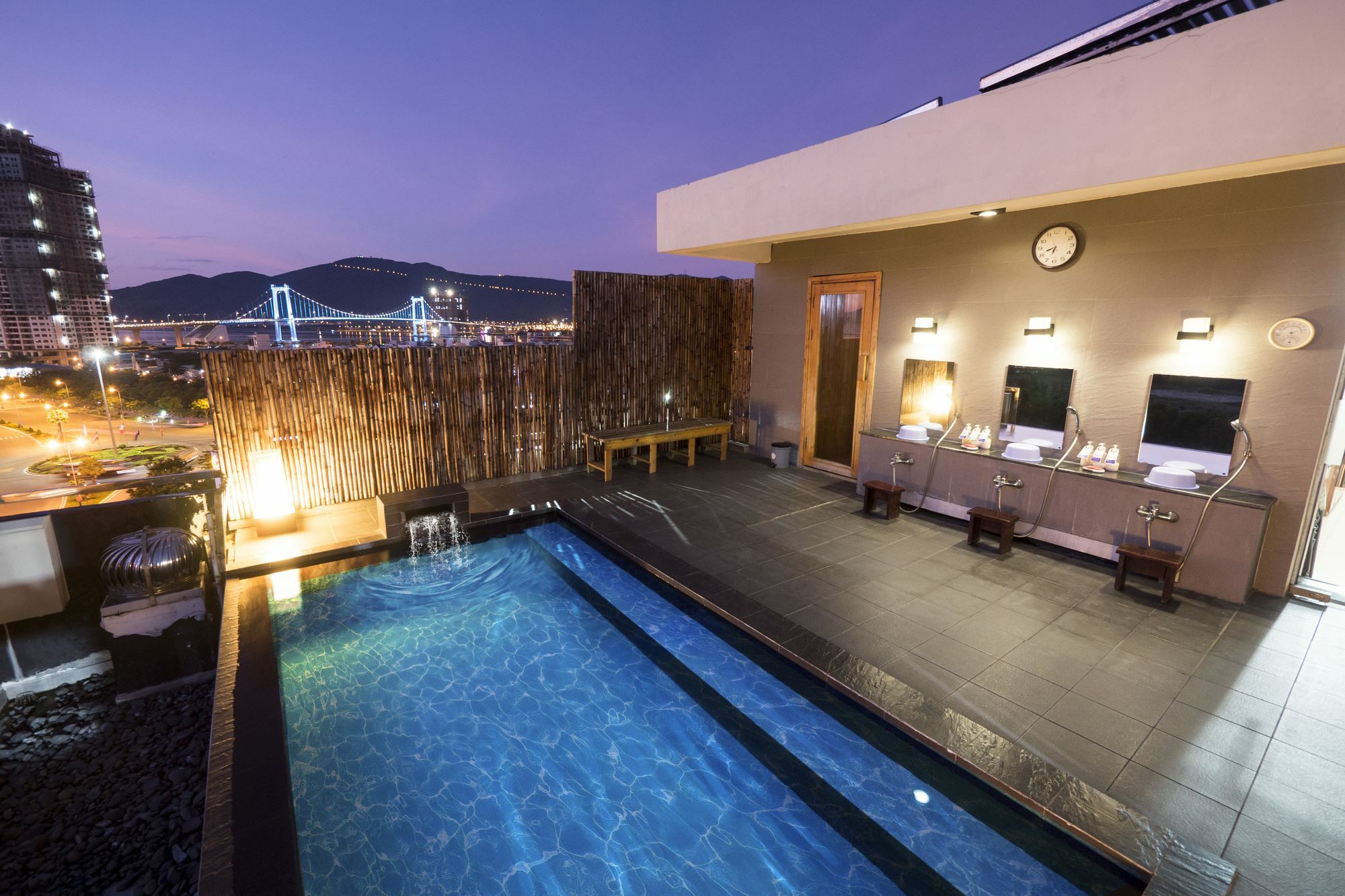 Azumaya Hotel Da Nang Exterior photo